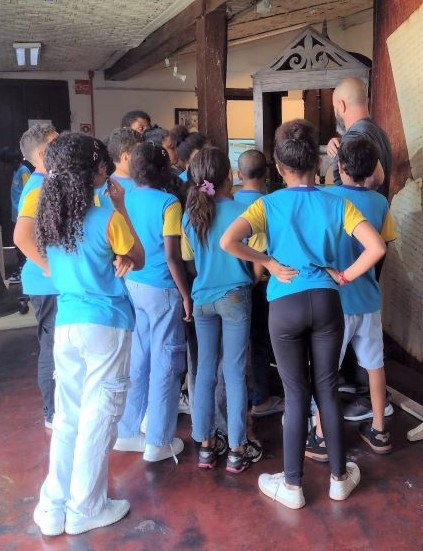 api-modulos/fotos/img/galeria_cat_culturais_493/493/13846/VISITA GUIADA ESCOLA MUNICIPAL PEDRO MOREIRA MENDONÇA, PROF. POLIANE, 10.09.2026 (5).jpg